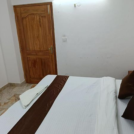 גווהטי Hotel Atithi Grand מראה חיצוני תמונה