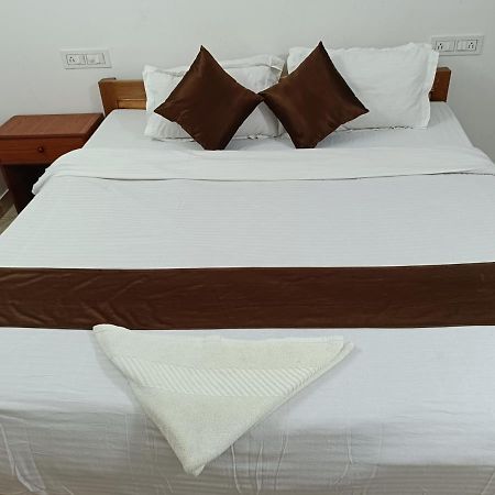 גווהטי Hotel Atithi Grand מראה חיצוני תמונה