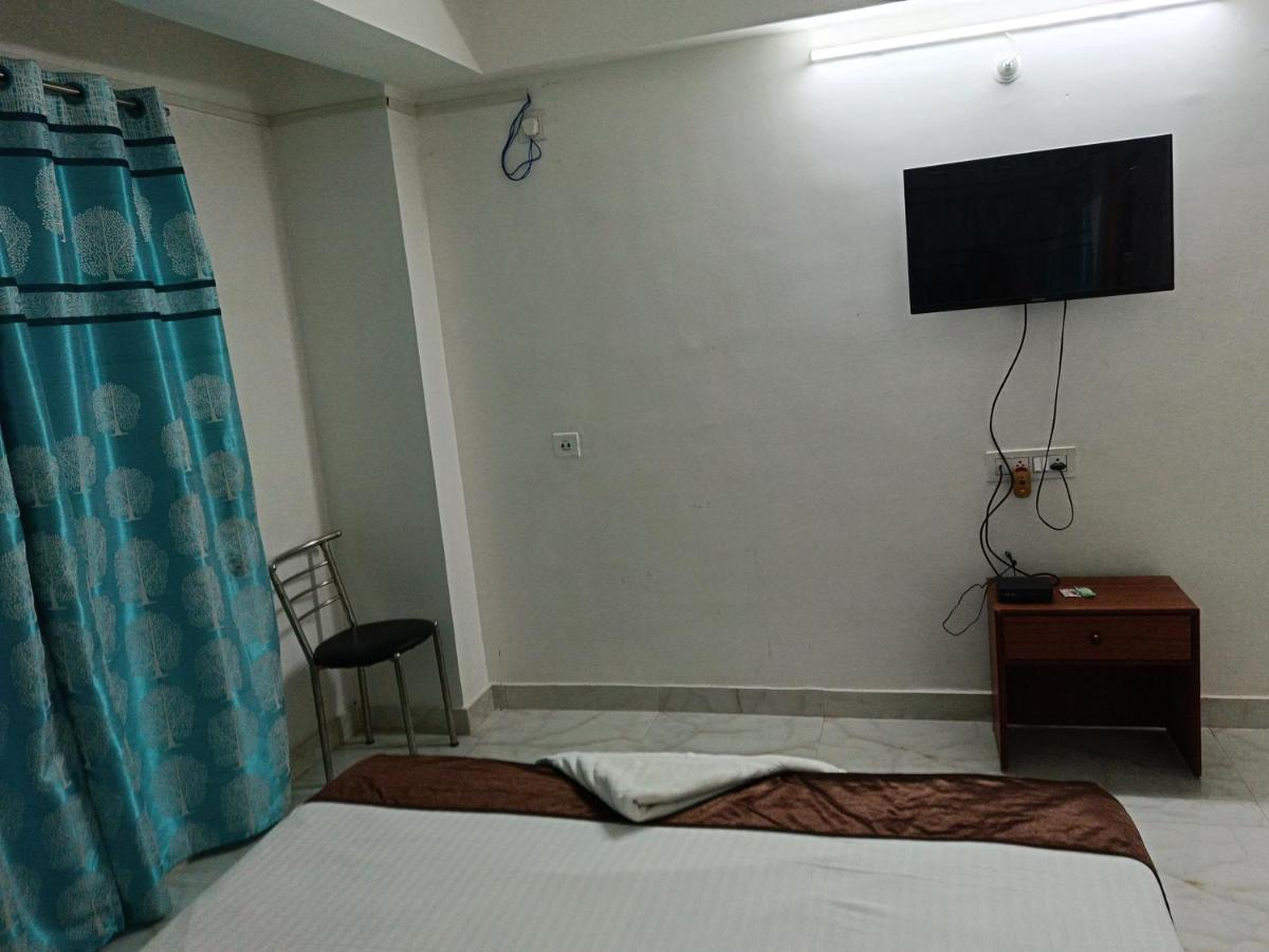 גווהטי Hotel Atithi Grand מראה חיצוני תמונה