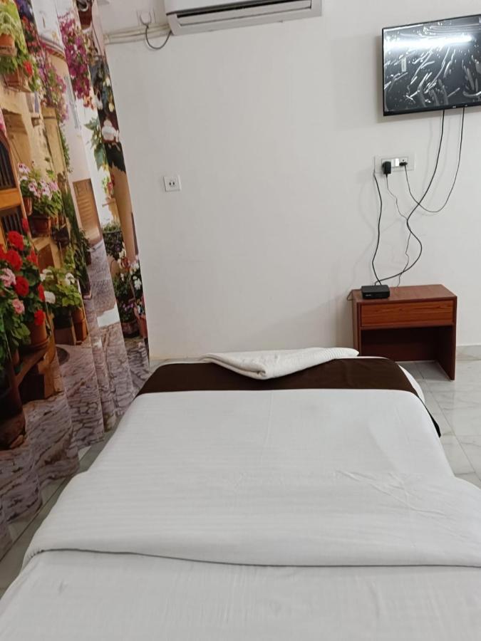 גווהטי Hotel Atithi Grand מראה חיצוני תמונה