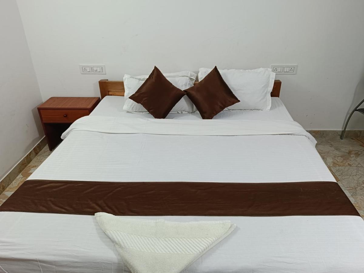גווהטי Hotel Atithi Grand מראה חיצוני תמונה
