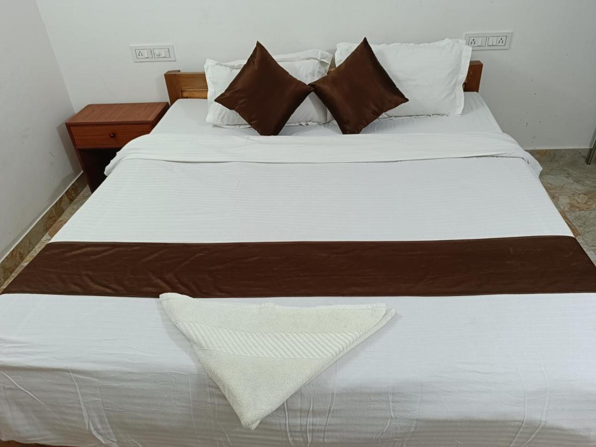 גווהטי Hotel Atithi Grand מראה חיצוני תמונה