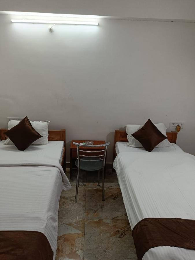 גווהטי Hotel Atithi Grand מראה חיצוני תמונה